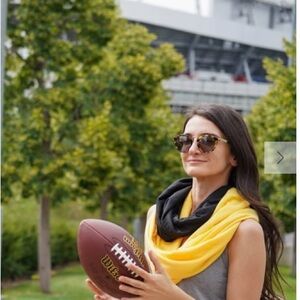 Stadium Series Scarf Black and Yellow